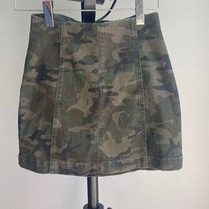 Camouflage mini skirt